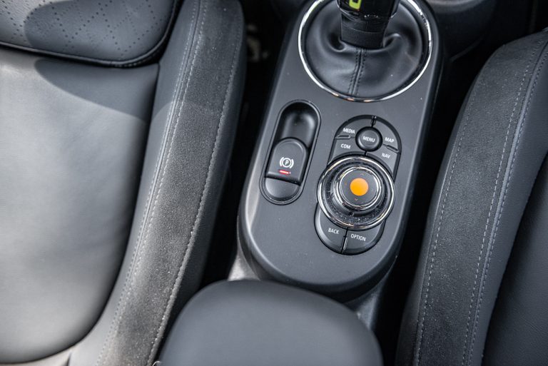 Mini Cooper SE: la prova su strada