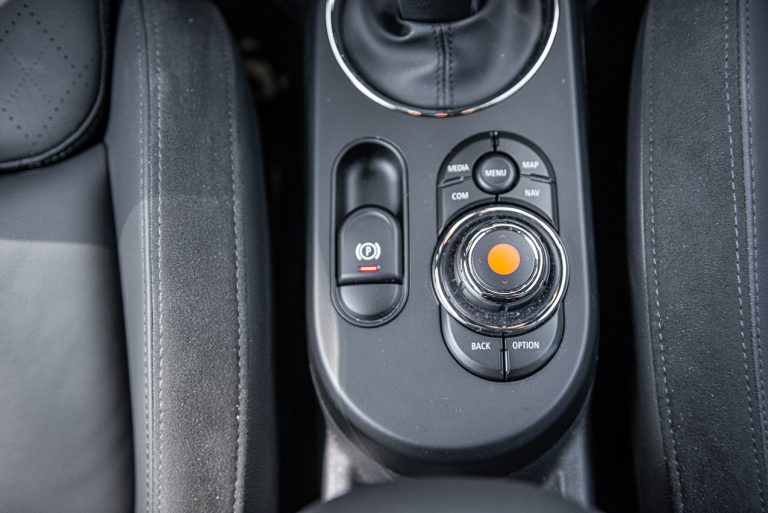 Mini Cooper SE: la prova su strada
