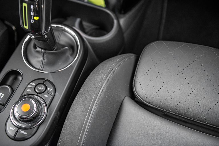 Mini Cooper SE: la prova su strada