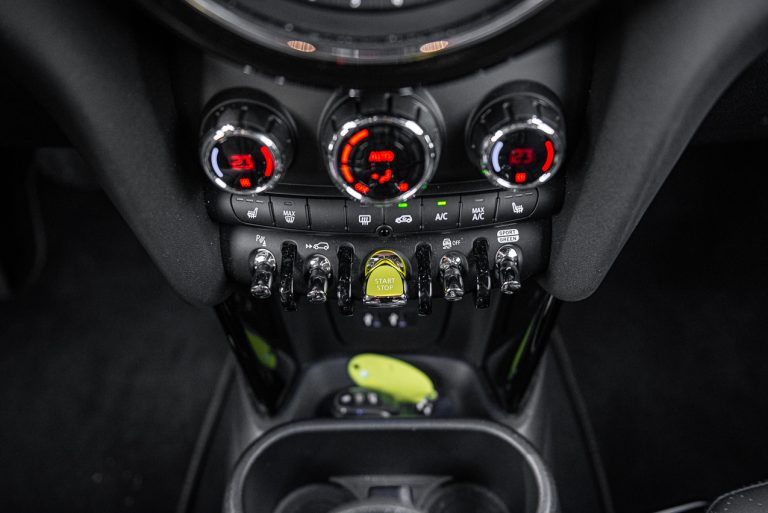 Mini Cooper SE: la prova su strada