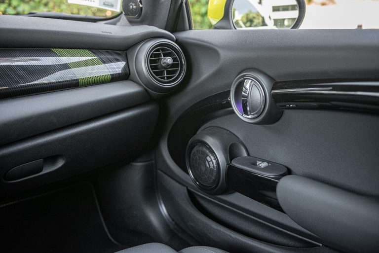 Mini Cooper SE: la prova su strada