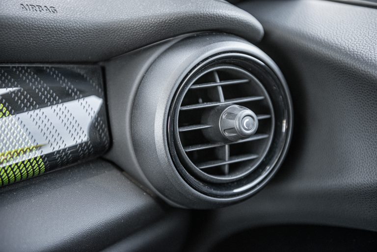 Mini Cooper SE: la prova su strada