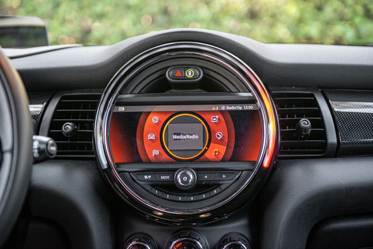 Mini Cooper SE: la prova su strada