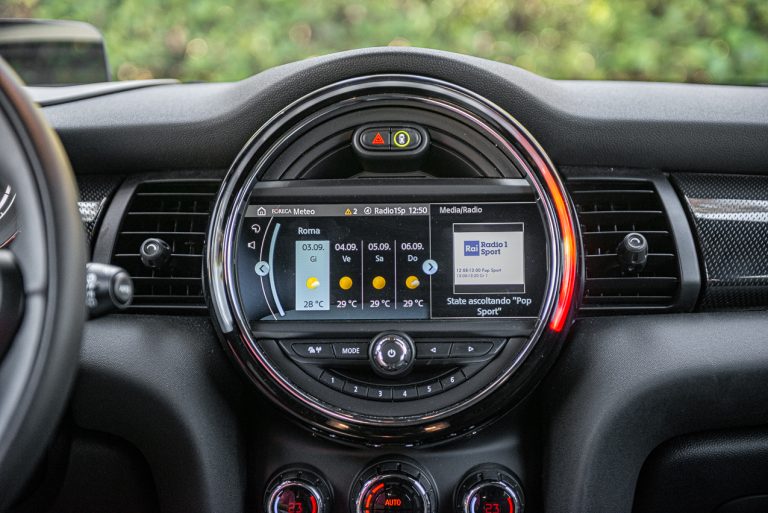 Mini Cooper SE: la prova su strada