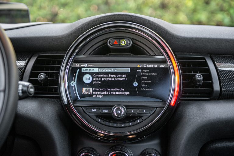 Mini Cooper SE: la prova su strada