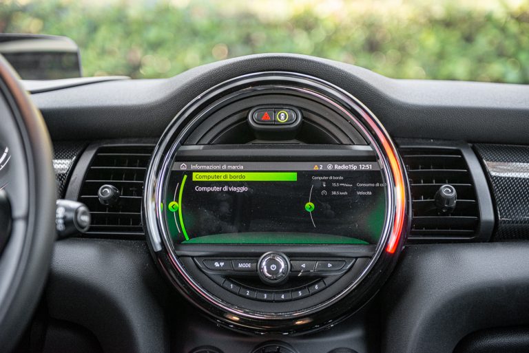 Mini Cooper SE: la prova su strada