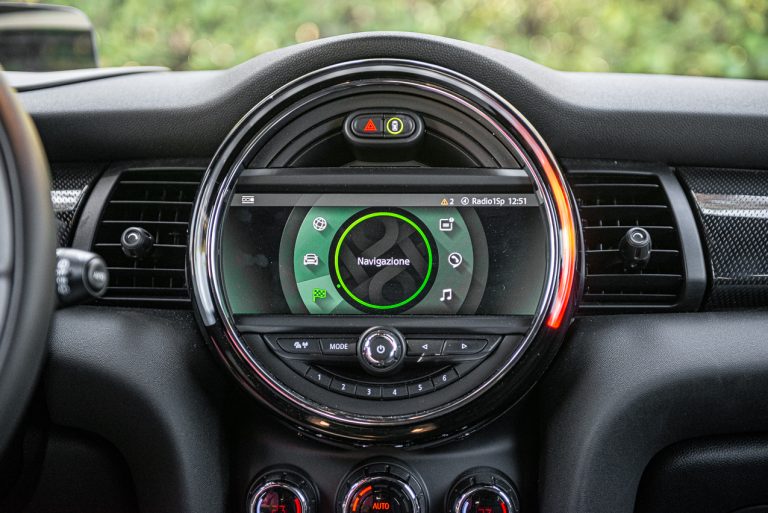 Mini Cooper SE: la prova su strada