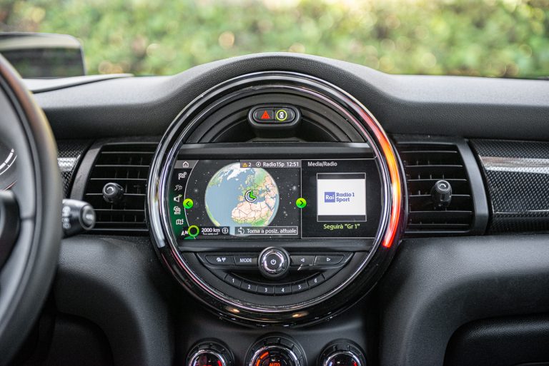 Mini Cooper SE: la prova su strada