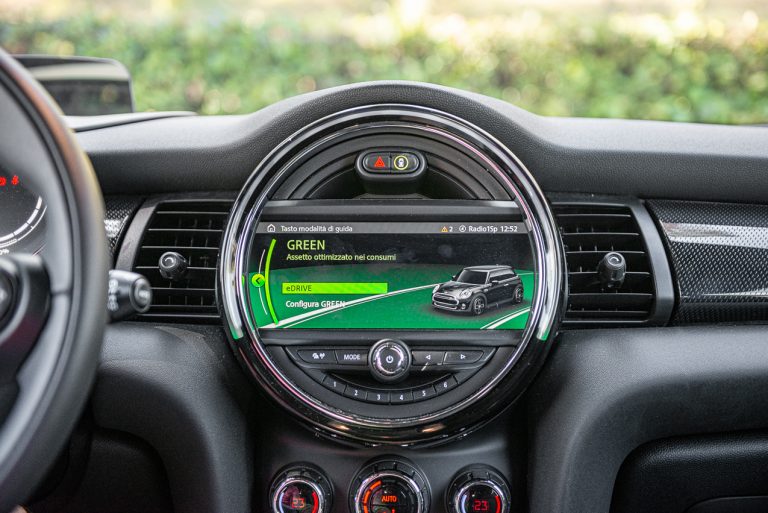 Mini Cooper SE: la prova su strada