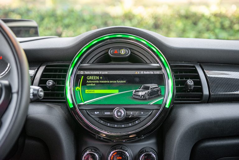 Mini Cooper SE: la prova su strada