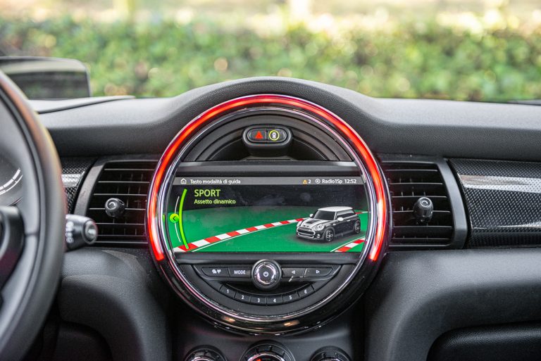 Mini Cooper SE: la prova su strada