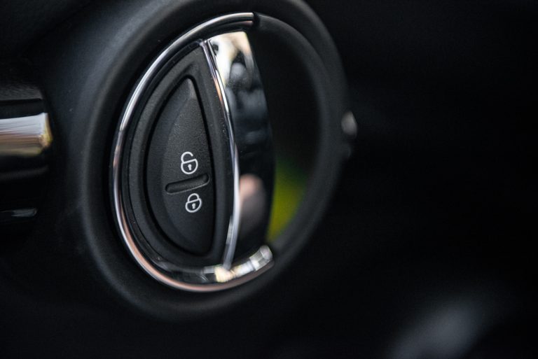 Mini Cooper SE: la prova su strada
