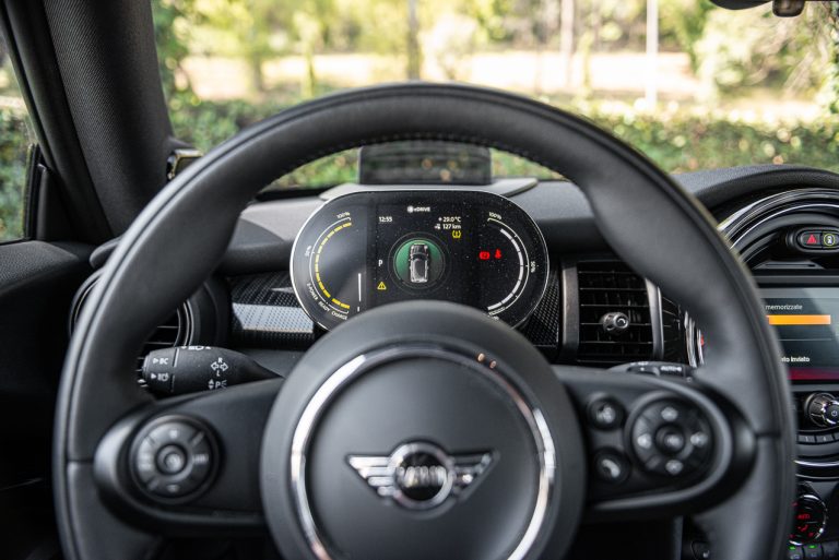 Mini Cooper SE: la prova su strada