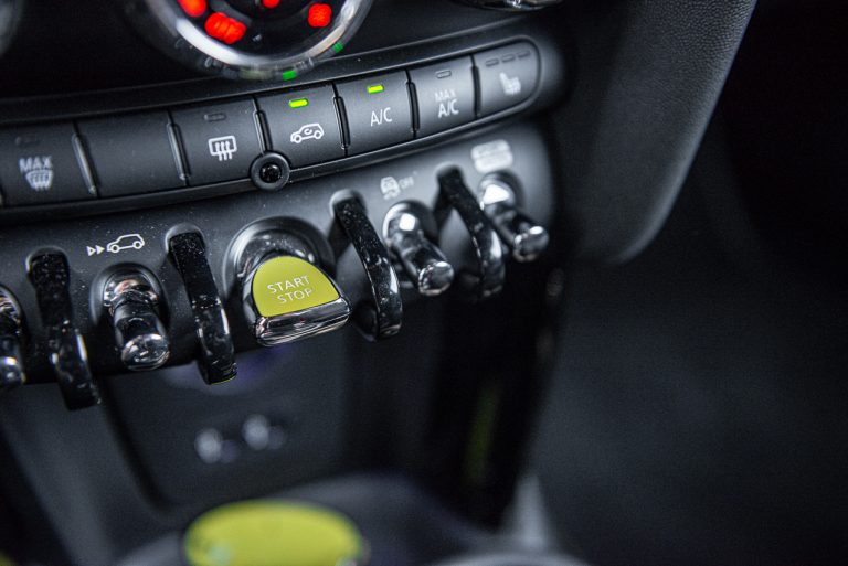 Mini Cooper SE: la prova su strada