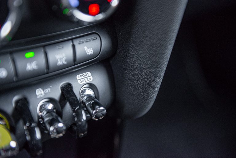 Mini Cooper SE: la prova su strada