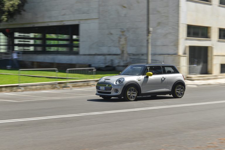 Mini Cooper SE: la prova su strada