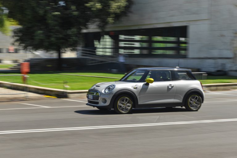Mini Cooper SE: la prova su strada