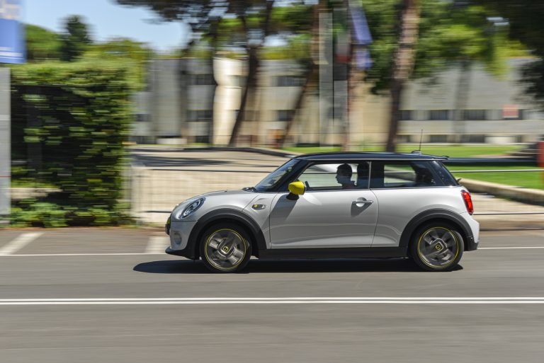 Mini Cooper SE: la prova su strada