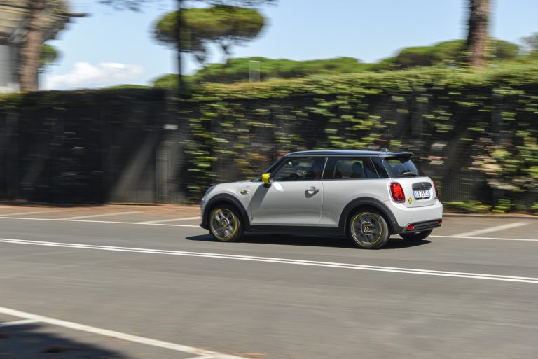 Mini Cooper SE: la prova su strada