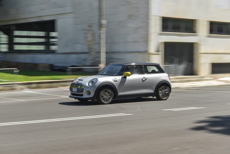Mini Cooper SE: la prova su strada