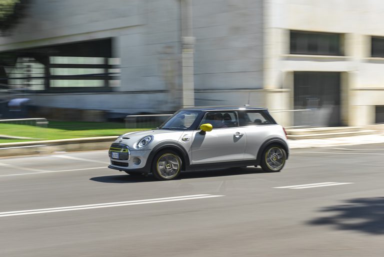 Mini Cooper SE: la prova su strada
