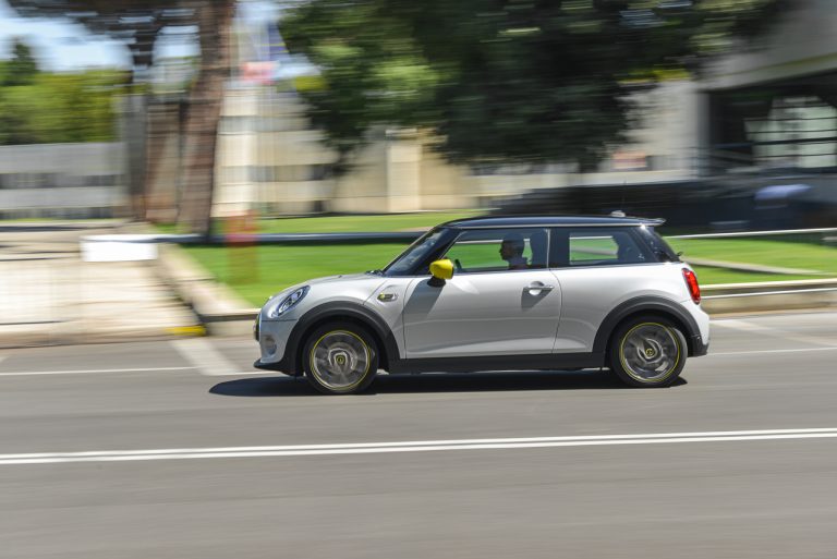 Mini Cooper SE: la prova su strada