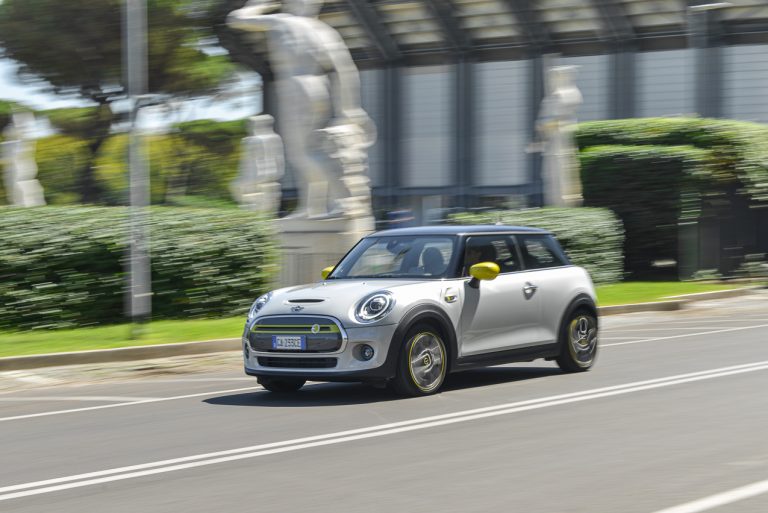 Mini Cooper SE: la prova su strada