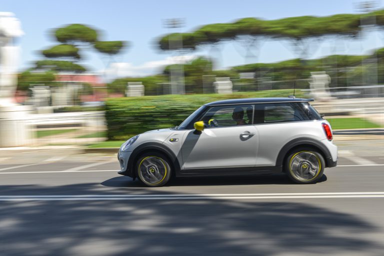 Mini Cooper SE: la prova su strada