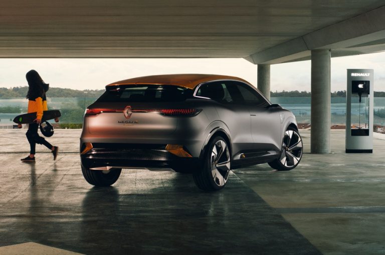 Renault Mégane eVision 2021: immagini ufficiali