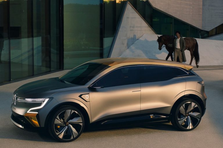 Renault Mégane eVision 2021: immagini ufficiali