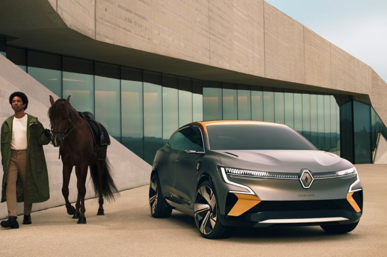 Renault Mégane eVision 2021: immagini ufficiali