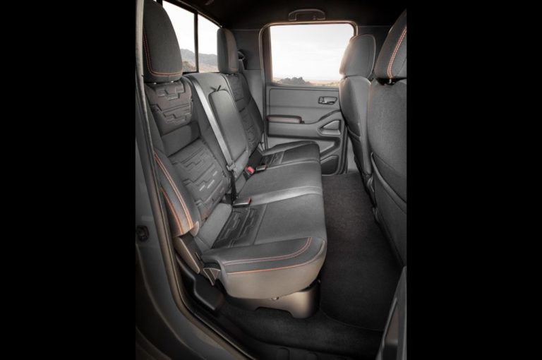 Nissan Frontier 2021: immagini ufficiali