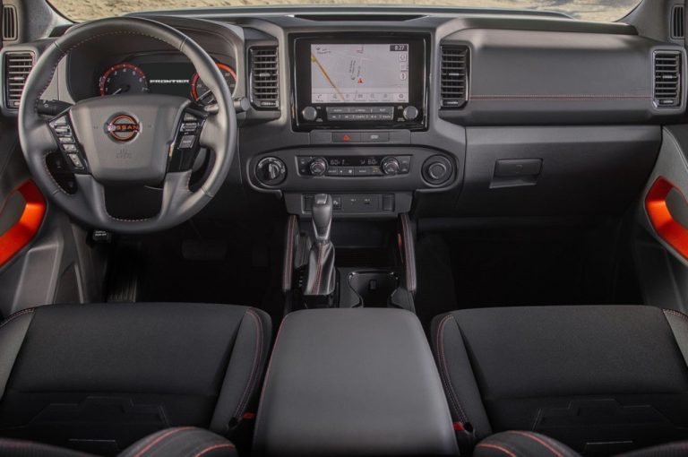 Nissan Frontier 2021: immagini ufficiali