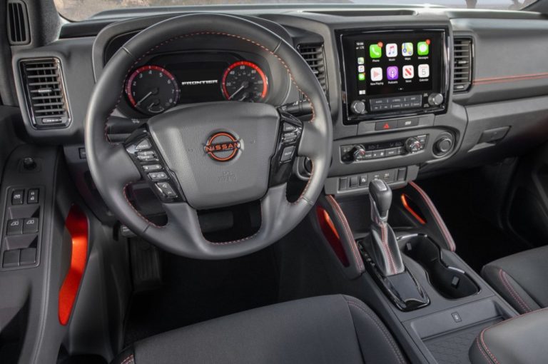 Nissan Frontier 2021: immagini ufficiali