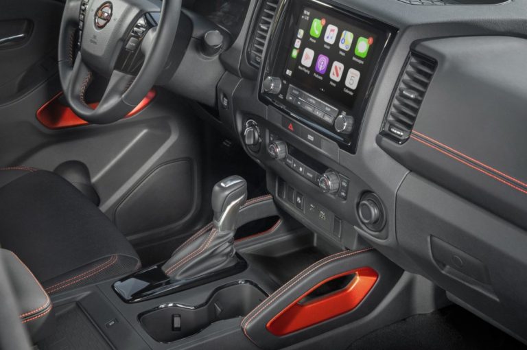 Nissan Frontier 2021: immagini ufficiali