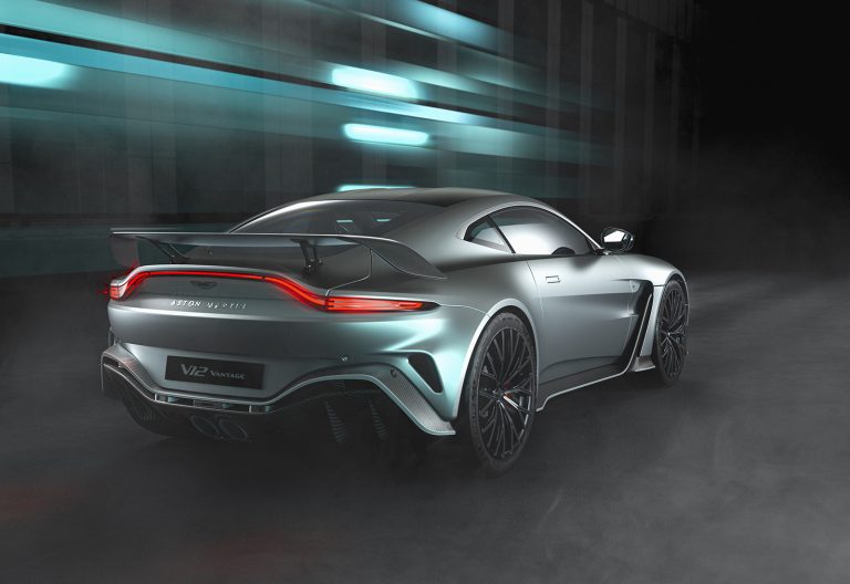 Aston Martin V12 Vantage: immagini ufficiali