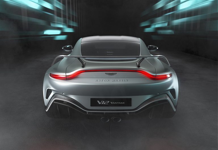 Aston Martin V12 Vantage: immagini ufficiali