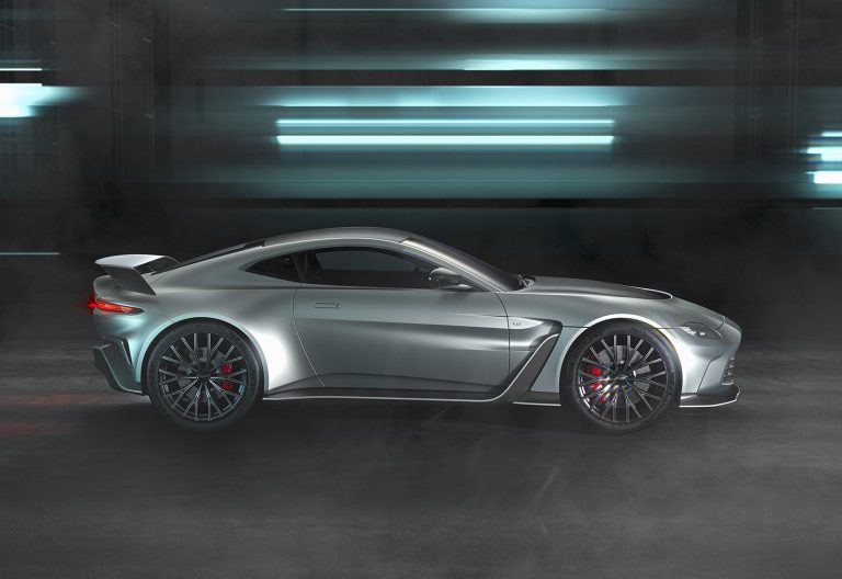 Aston Martin V12 Vantage: immagini ufficiali