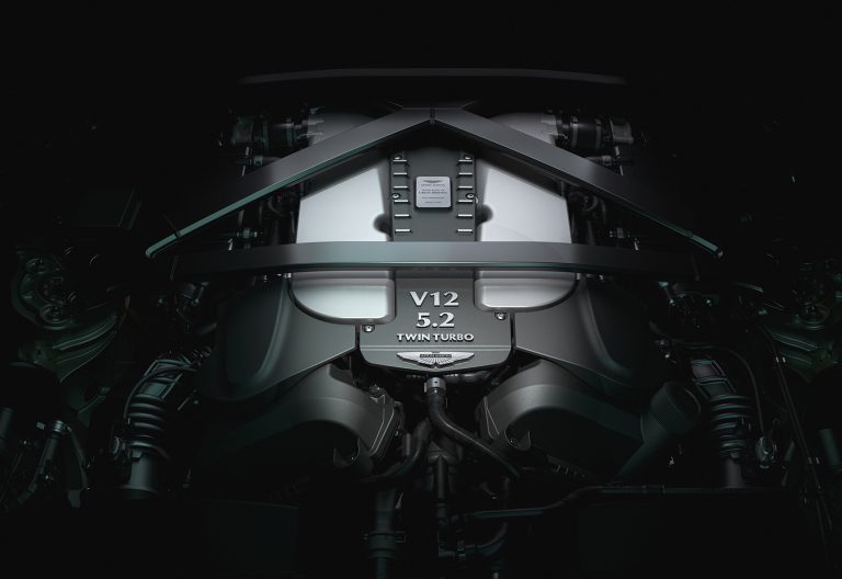 Aston Martin V12 Vantage: immagini ufficiali