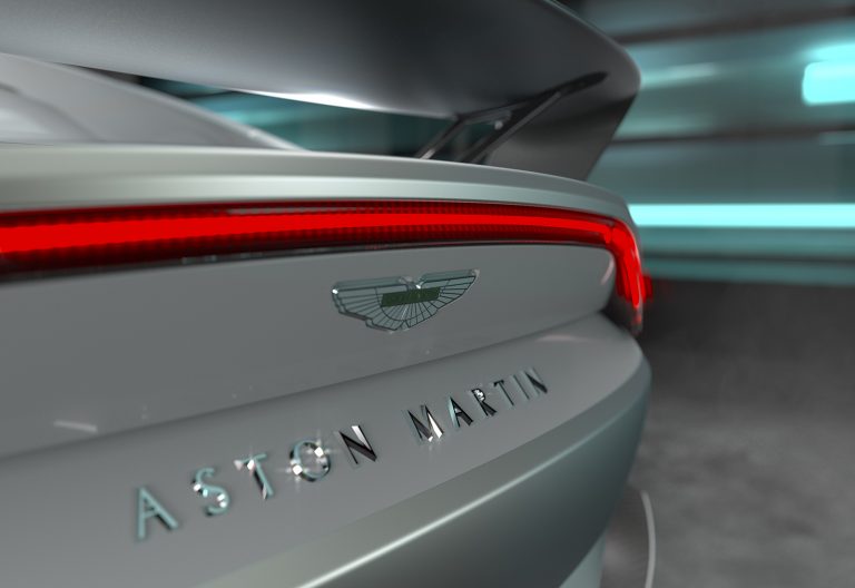 Aston Martin V12 Vantage: immagini ufficiali