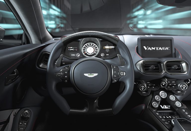 Aston Martin V12 Vantage: immagini ufficiali