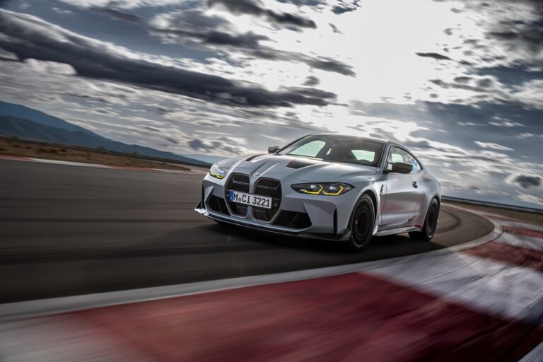 Bmw M4 CSL 2022: immagini ufficiali