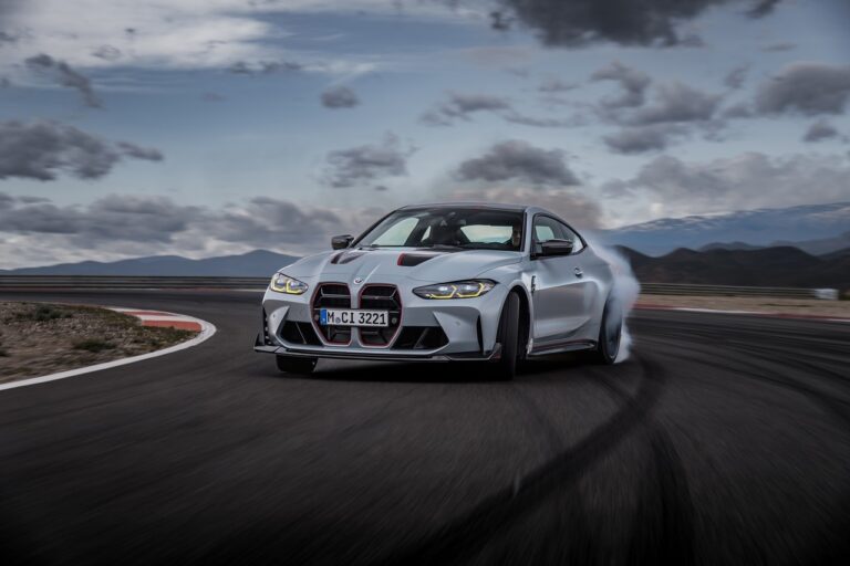 Bmw M4 CSL 2022: immagini ufficiali