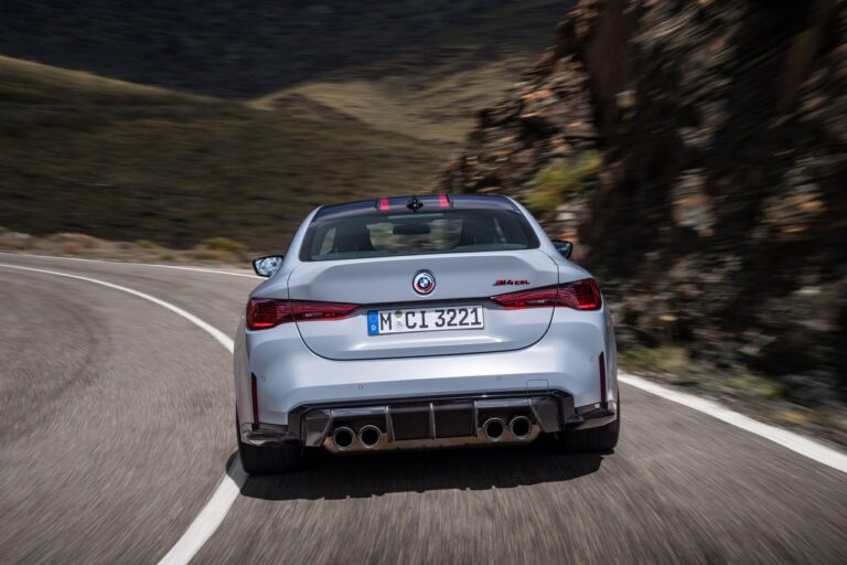 Bmw M4 CSL 2022: immagini ufficiali
