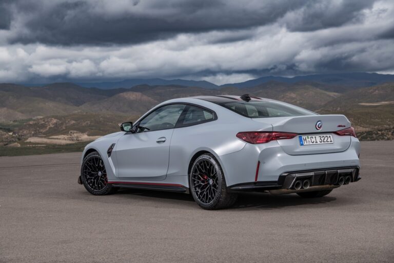 Bmw M4 CSL 2022: immagini ufficiali