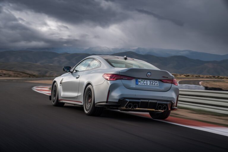 Bmw M4 CSL 2022: immagini ufficiali