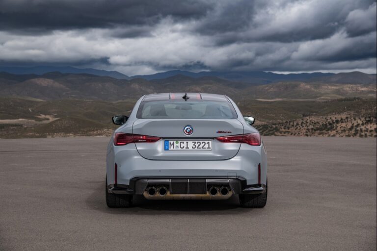 Bmw M4 CSL 2022: immagini ufficiali