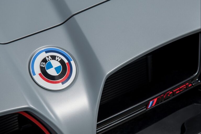 Bmw M4 CSL 2022: immagini ufficiali