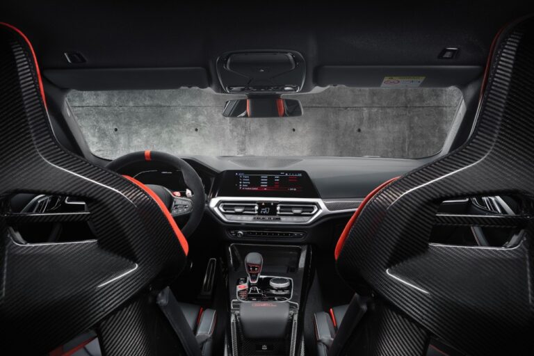 Bmw M4 CSL 2022: immagini ufficiali