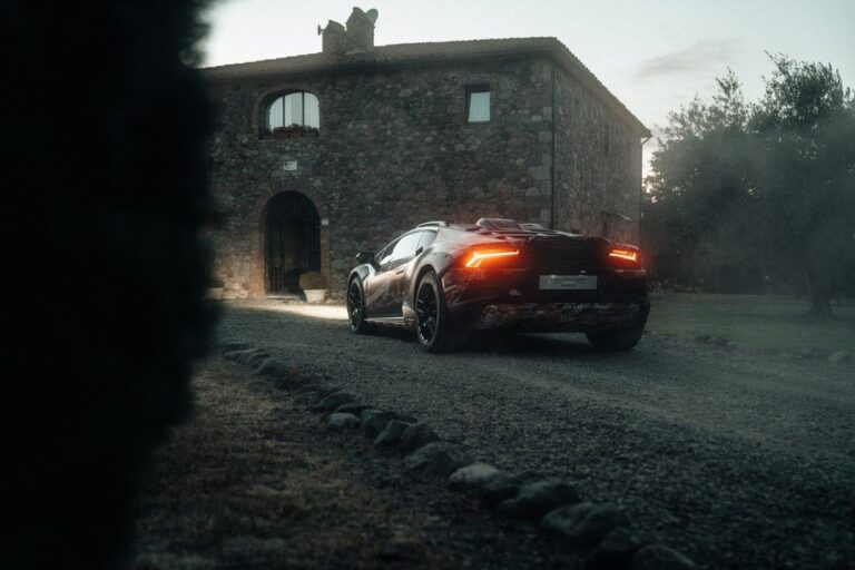 Lamborghini Huracan Sterrato: le immagini